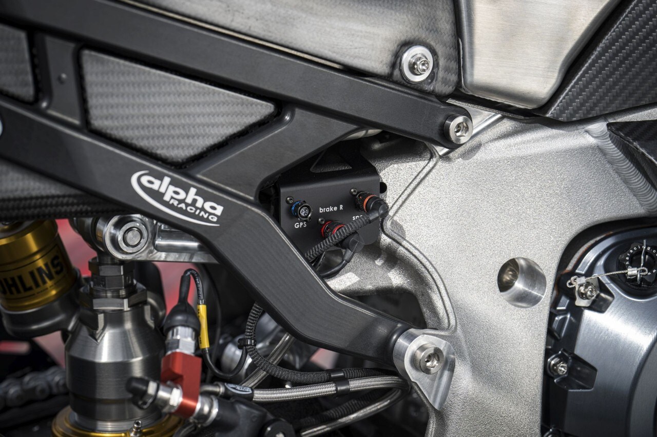 DueruoteTG #238 - Abbiamo guidato in pista la BMW che corre in SBK! 